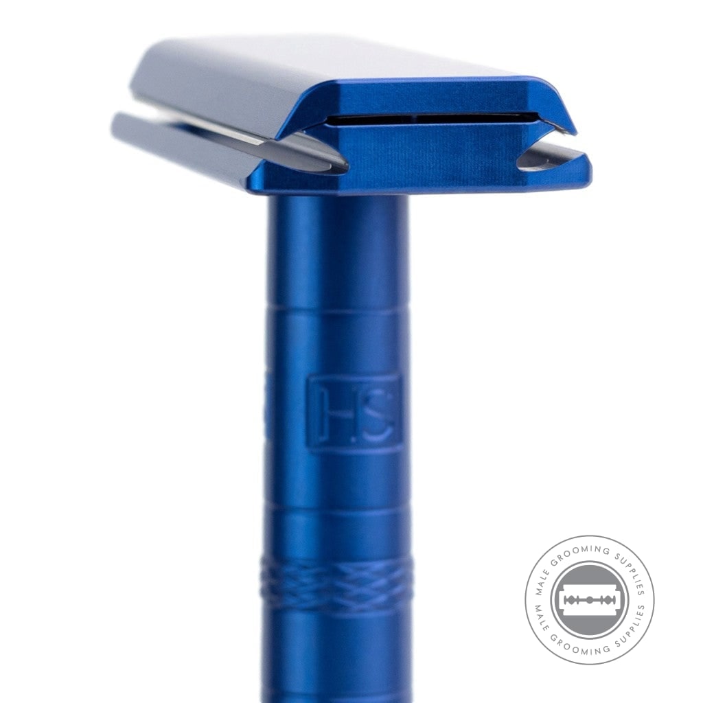 Side view of the Henson AL13 Safety Razor V2.0 Steel Blue, featuring precise blade alignment and fine grip detailing on the handle.