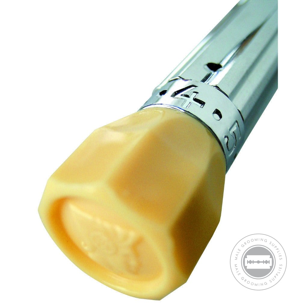 Detailed view of the Merkur Progress 510001 razor handle, featuring the ivory-coloured adjustment dial for customisable blade gap settings.