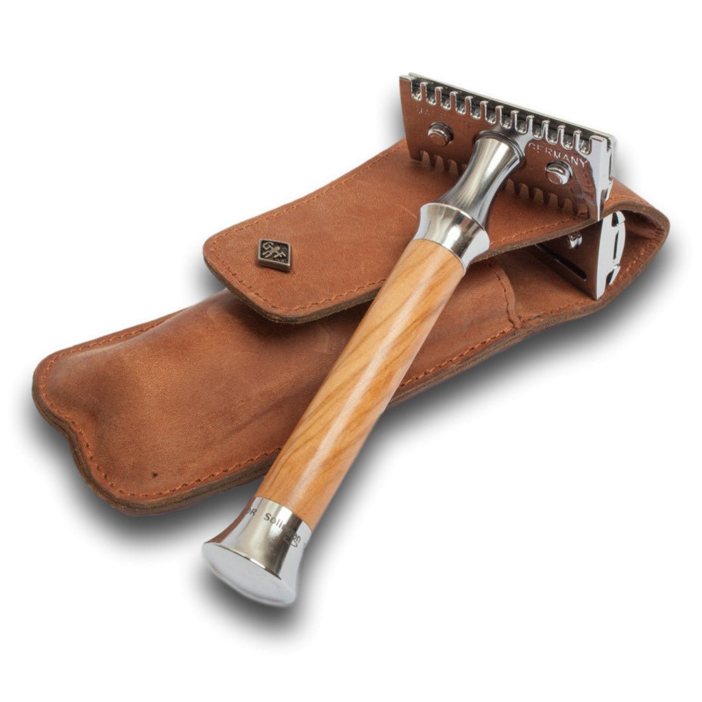 Timor Vintage Edition Slim Leather Pouch with magnetic lock, crafted from genuine oiled leather.